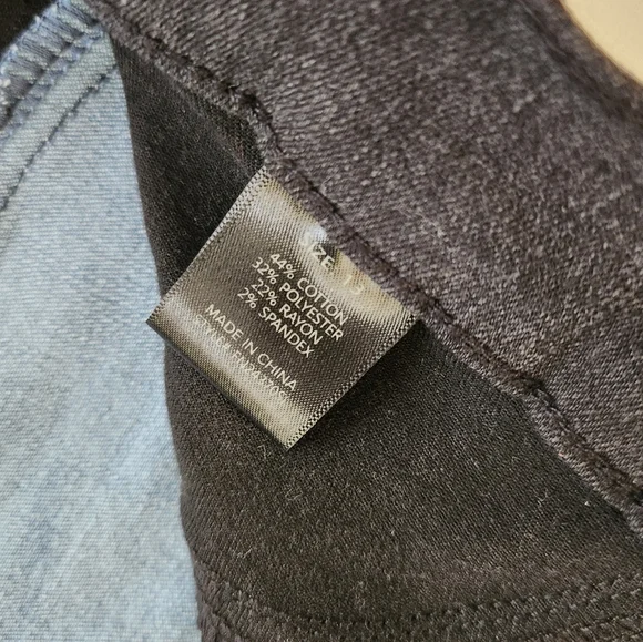 Stylish Blue and Black Women's Jeans - Picture 11 of 16